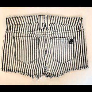 Frankie B stretch stripe Jean shorts 25.